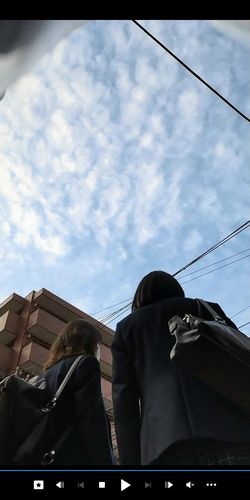 pcolle ピーコレ いつもここから どっちの生足が好きですか？